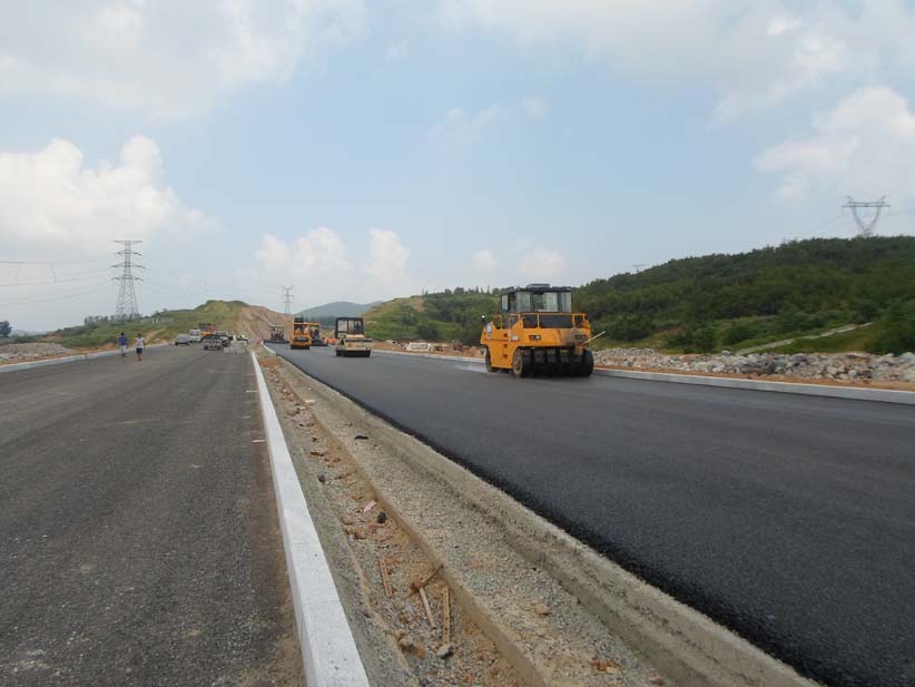 S301石烟线江家寨至双岛段改建工程路面施工