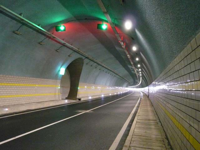 新疆西湖隧道